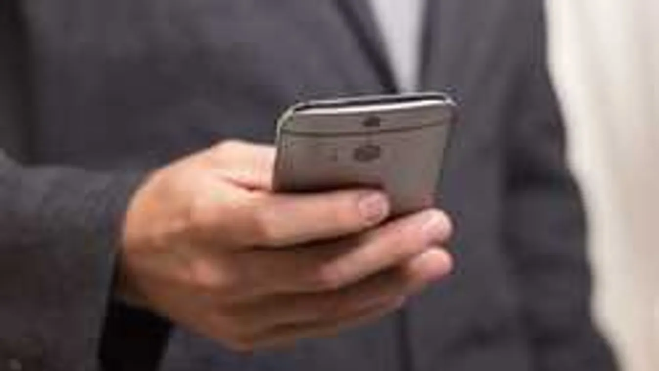 Pofátlan csalókra figyelmeztetnek: beteg gyerekeknek gyűjtenek...