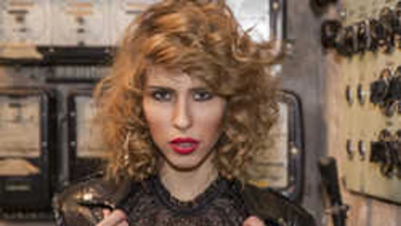 Itt az első fotó: vele vigasztalódik szakítása után Cinthya Dictator