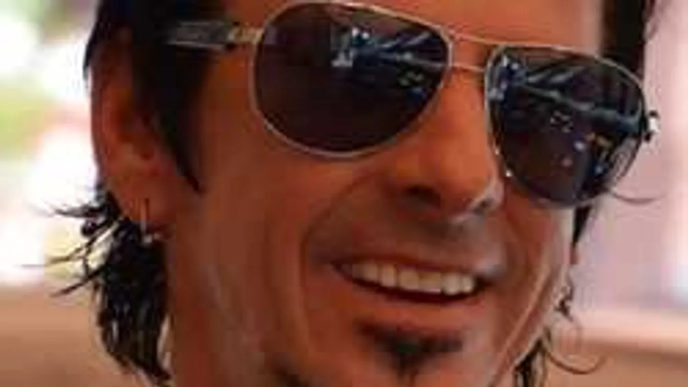 Apácának öltözött a magyar sztár lánya -fotó