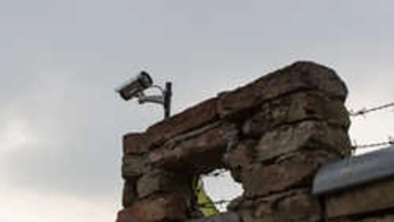 Tönkreteszi a kispesti kislányokat a szomszédháború