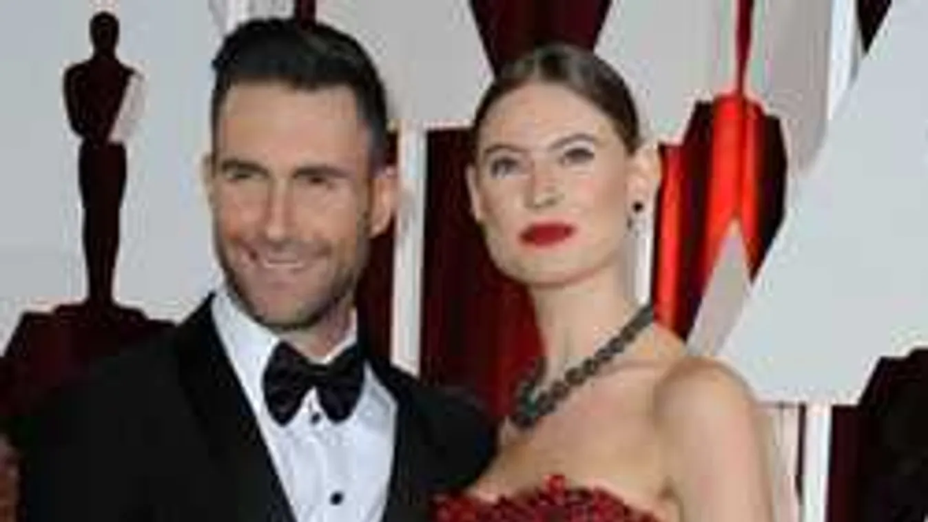 Tündéri fotó: megmutatta babáját a sztárpár