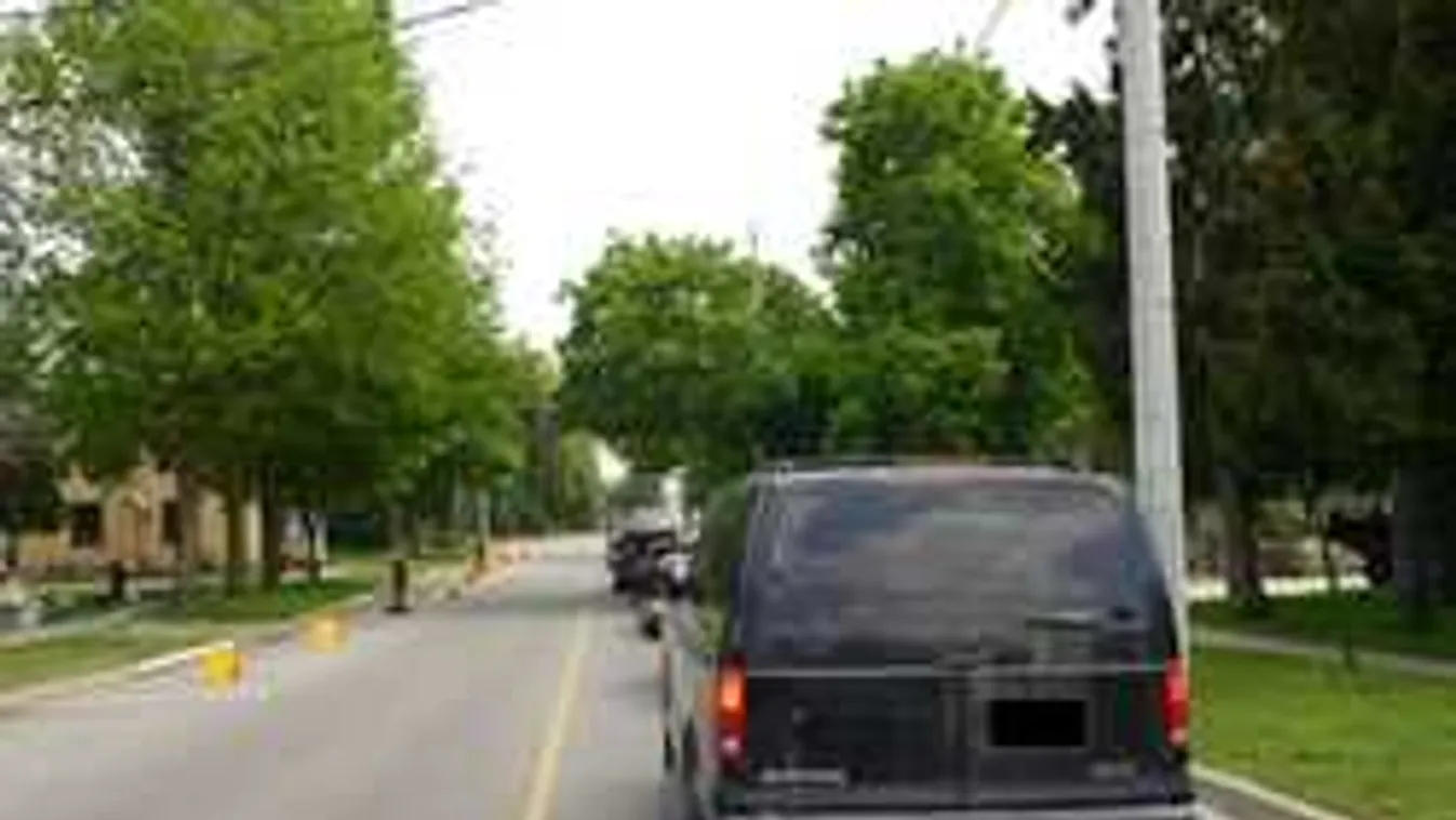 A magyar határ mellett látták a furgont, amibe gyerekeket csalnak