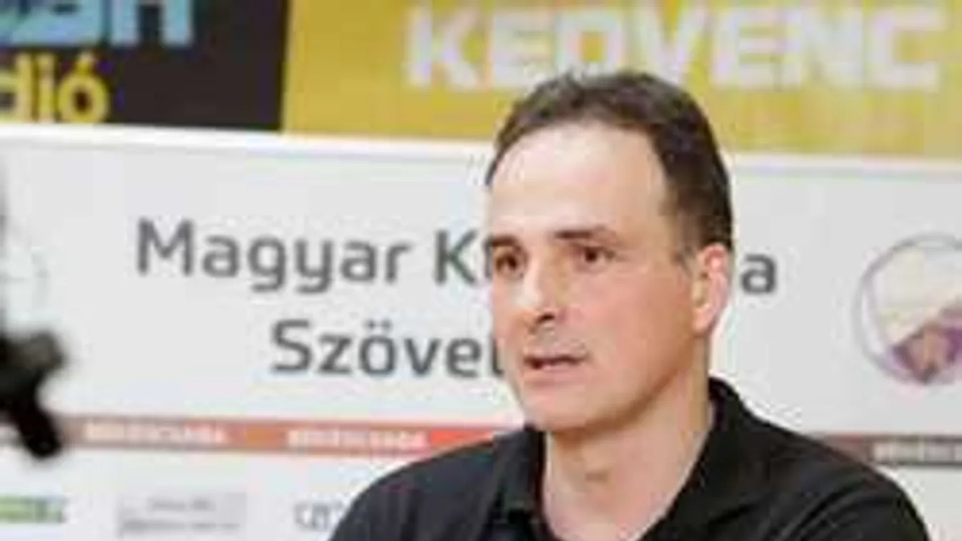 Botrány, leköpték és bántalmazták az NB I-es csapat edzőjét