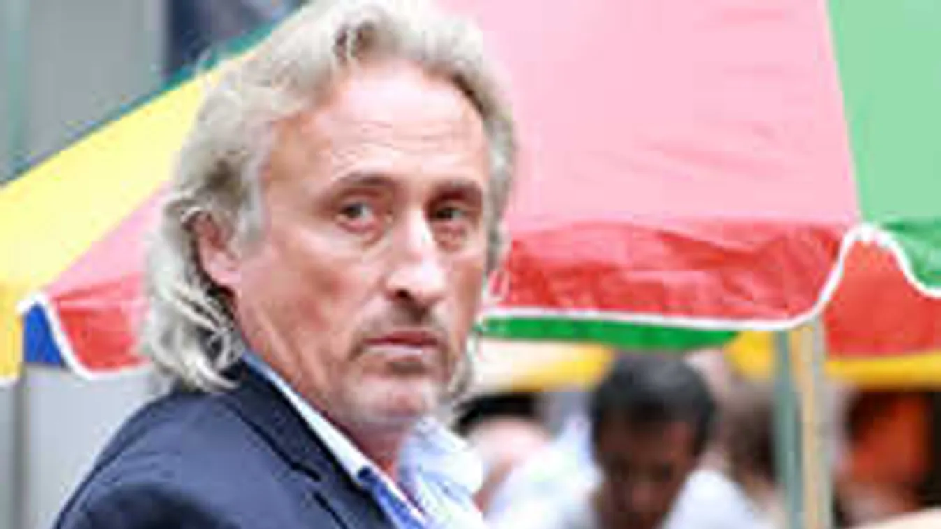 Váratlan fordulat a műtéten átesett magyar színész állapotában