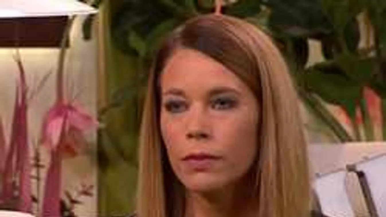 Hatalmas kebleit kitéve tudatta Baukó Éva, hogy újra szingli