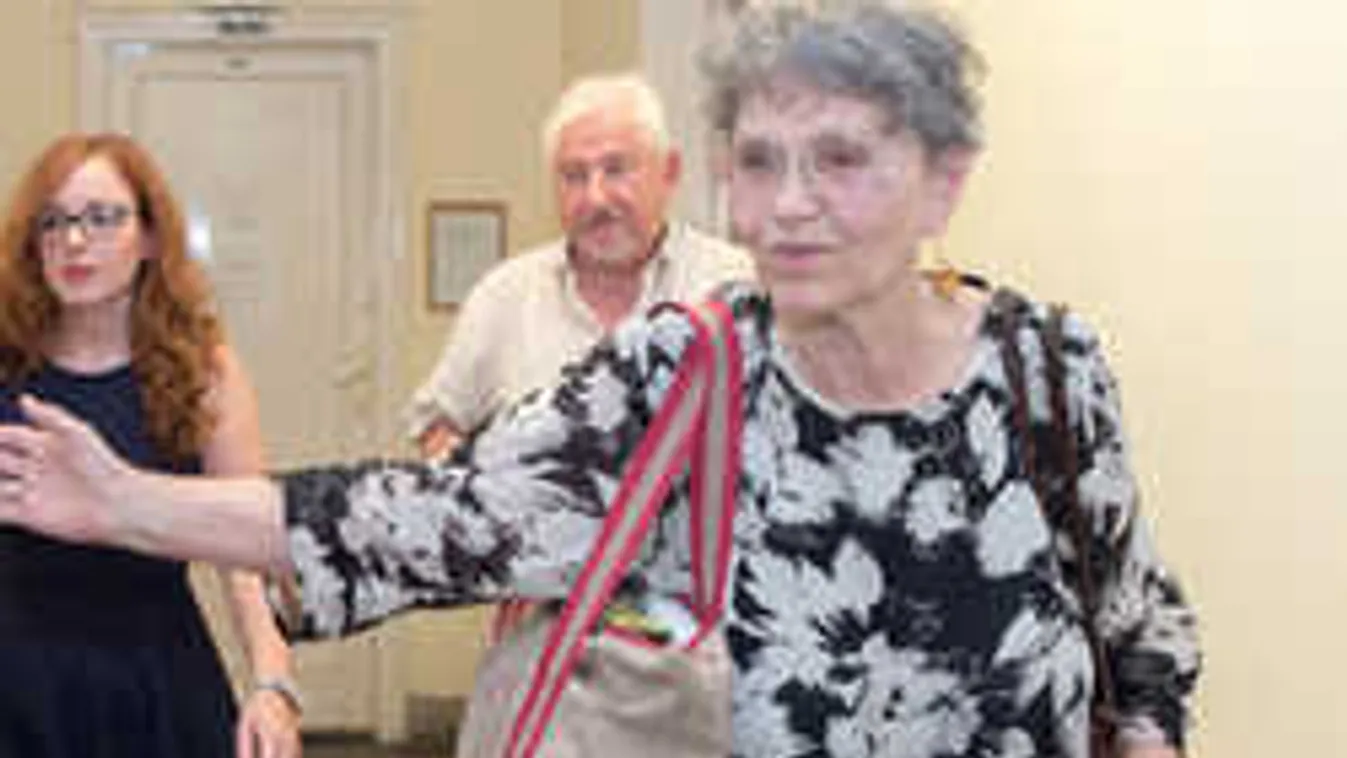 Durvul a háború, bármikor utcára kerülhet Pécsi Ildikó unokája