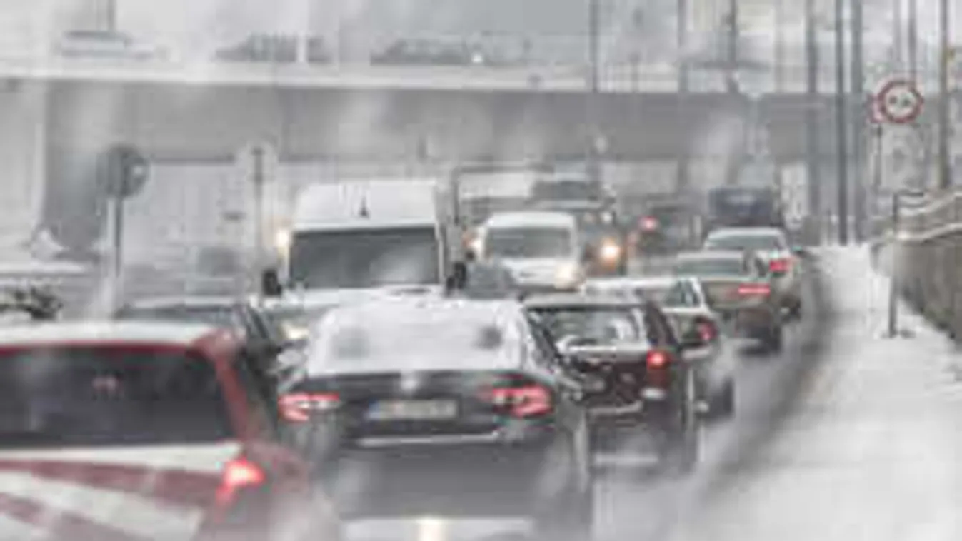 Vigyázat, hófúvások, széllökések nehezítik a közlekedést