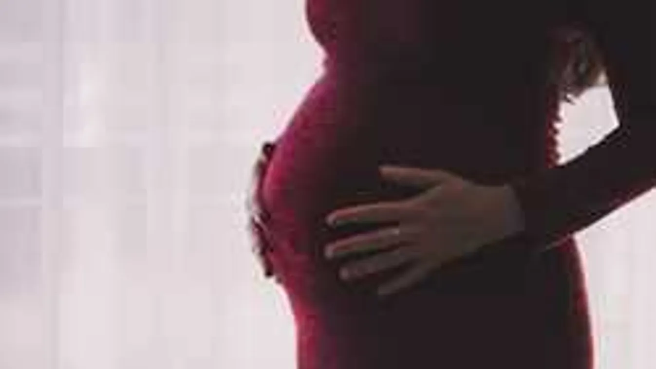 Részletek az iskolai szexbotrányról: diákja hiába kérlelte a tanárnőt