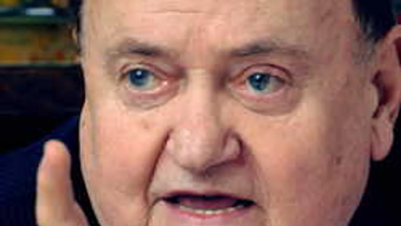 Friss fotó a temetőből: Ezt teszik Torgyán József összedőlt sírjával