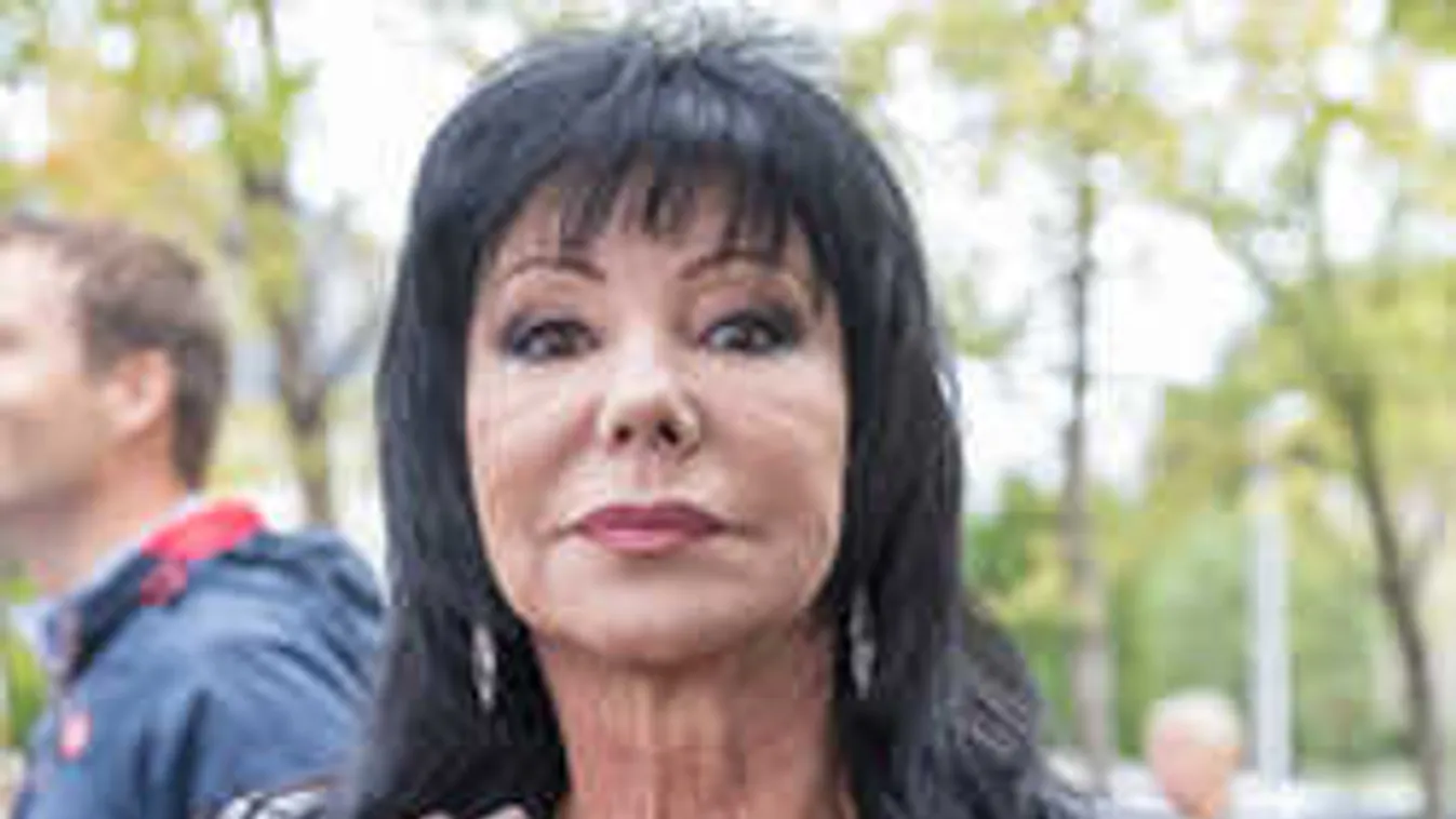 Kínos pornóbotrány: Megtörte a csendet a magyar énekesnő