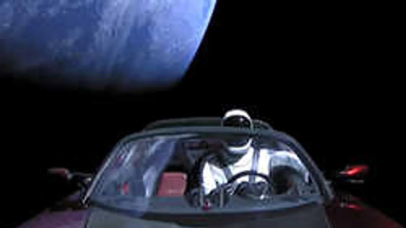 Különös dolgot fedeztek fel az űrben repülő Tesla sportautó élő közvetítésén