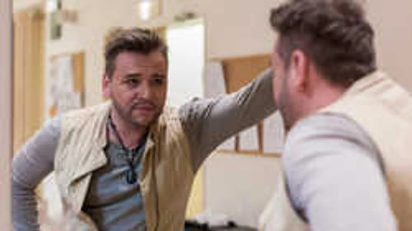 Nem titok többé: Ezért képtelen a tükörbe nézni a híres magyar színész