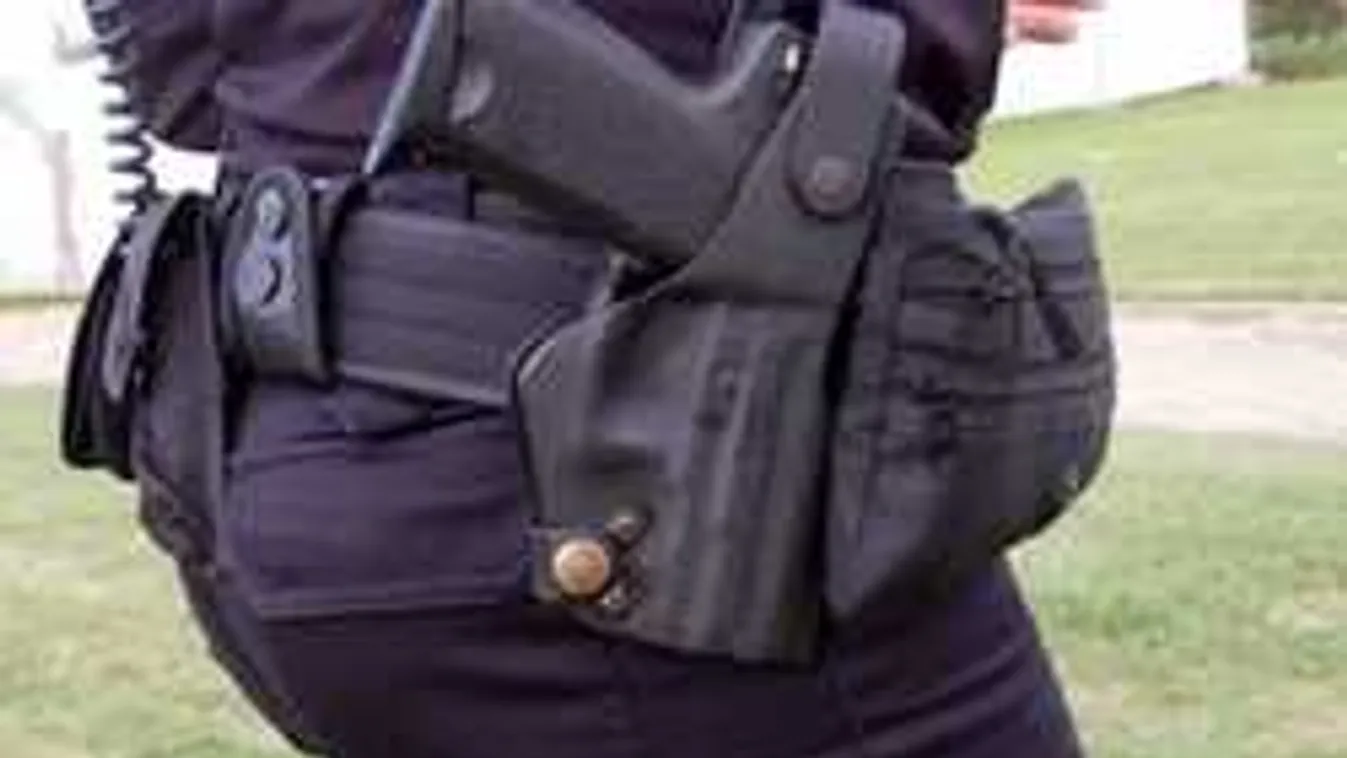 Egyenruhában vagy anélkül: így mennek csajozni a szexéhes rendőrök