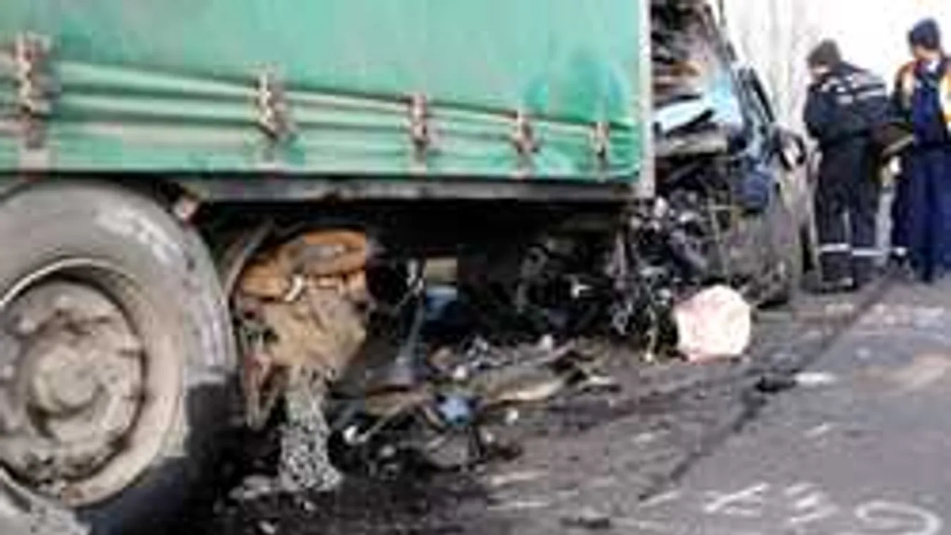 Megrázó fotók érkeztek a 3-as főúton történt kettős tragédiáról