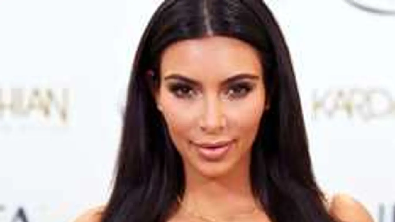 Ez kínos, Kim Kardashian óriási bakiján röhög az egész internet