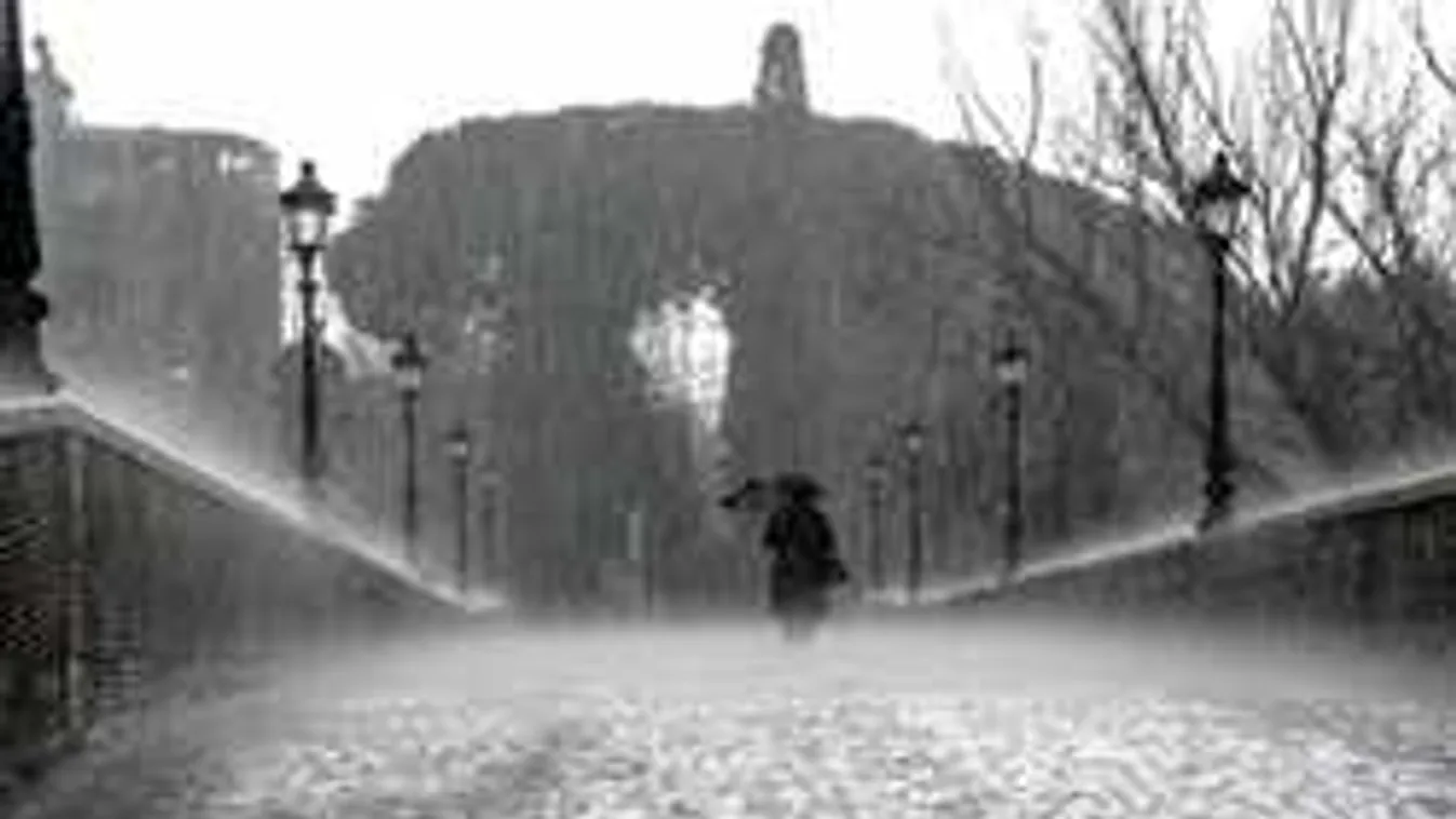 Szombati időjárás: Felhőszakadással kísért jégeső csap le az országra