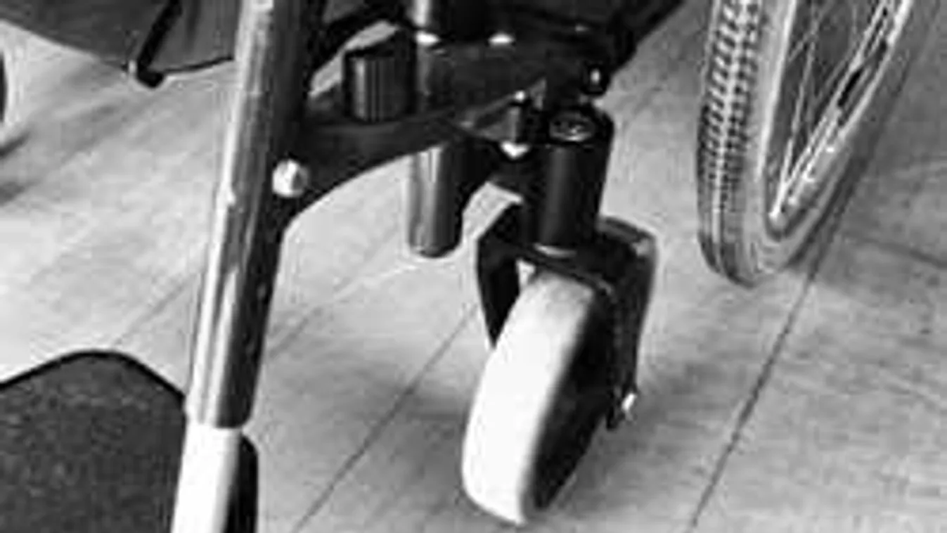 Szörnyű balesetben bénult le a fiatal lány, Szabolcs magára hagyta