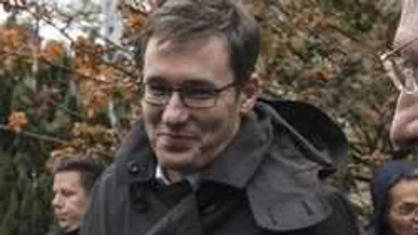 Laktanyákba telepítené a bevándorlókat Soros embere