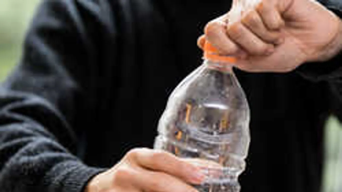 Megfejtettük: Így kerül a mikroműanyag az ásványvízbe
