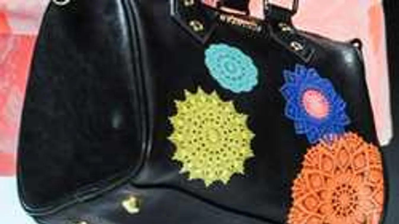 Vadító színek és virágok: A táskák is tavaszi pompába öltöztek!