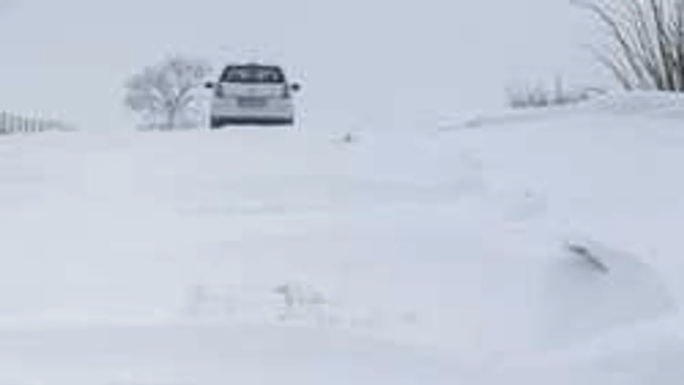 Riasztást adtak ki a meteorológusok, havazás, hófúvás, viharos szél