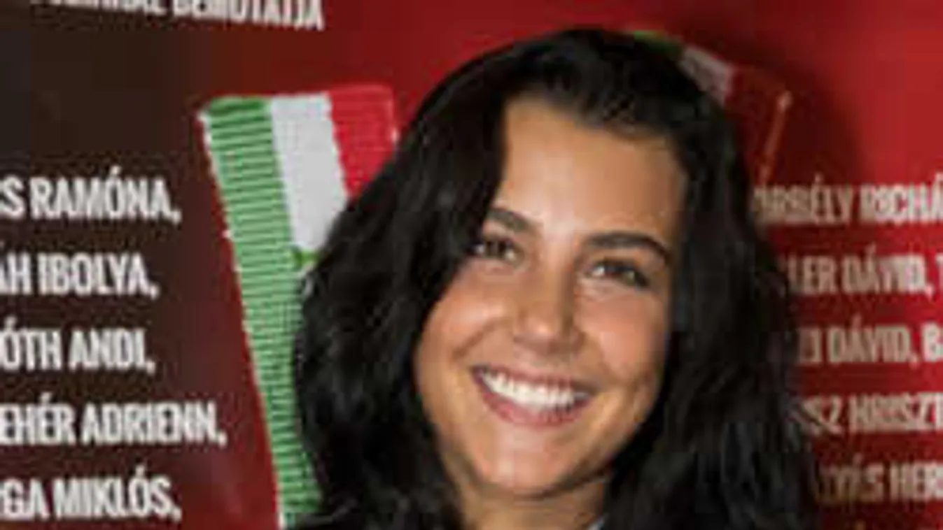 Zavarba ejtő fotó: eszméletlen ciciket villantott Tóth Andi