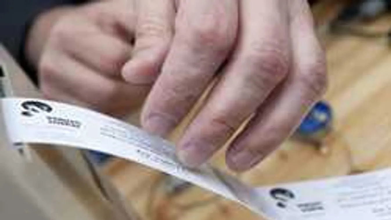 Nem létező koncerttel verik át a magyarokat