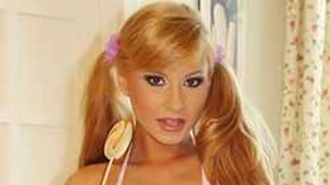 Így simogatja zuhanyozás közben barátnőjét a sztriptíztáncosnő