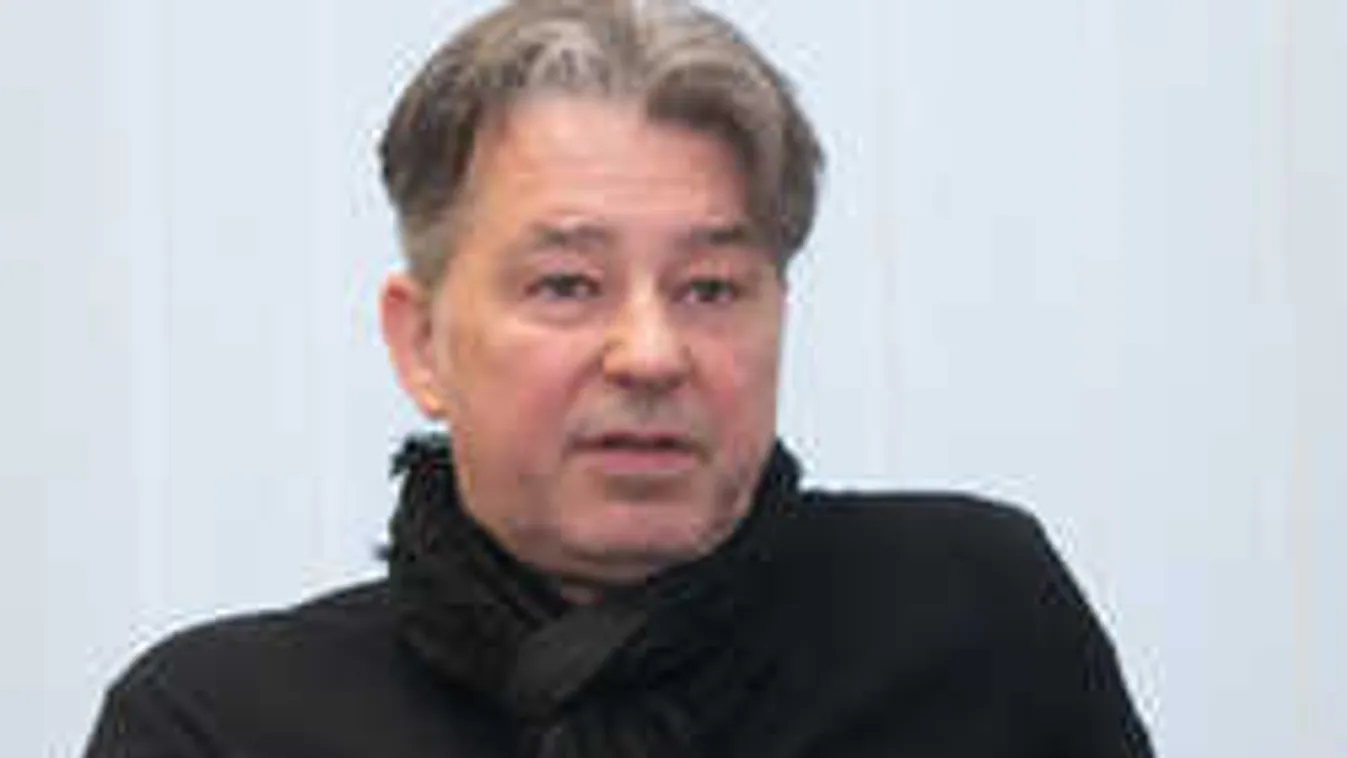 Ekkor térhet vissza a színpadra a Piramis énekese