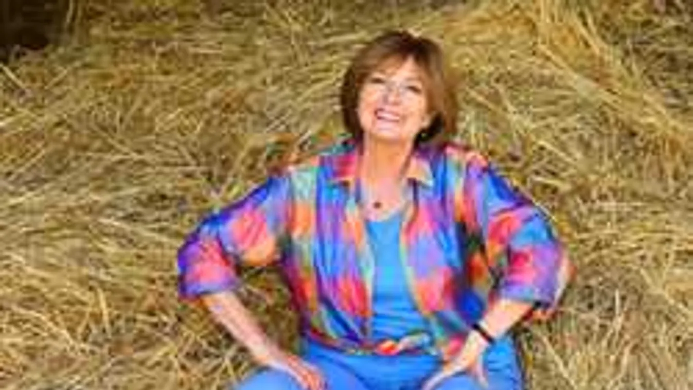 Ezért kér rengeteg óvszert a legendásan nőies magyar tévés