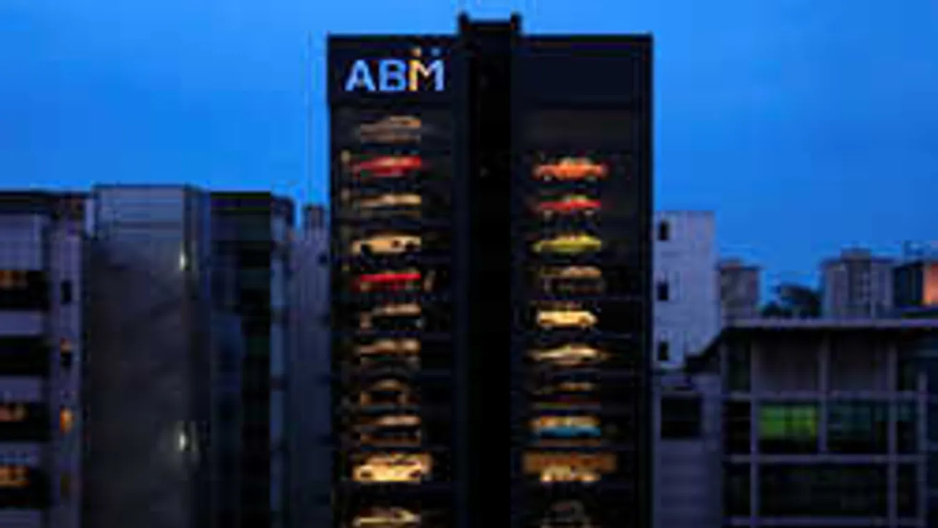 Így néz ki egy 15 emelet magas luxusautó-automata működés közben!