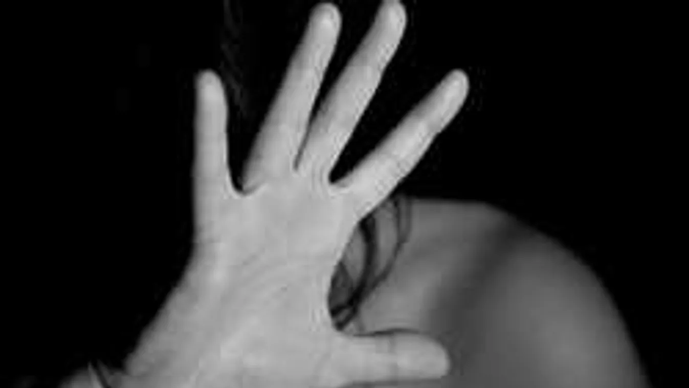 Rettegnek a francia nők, ha el kell hagyniuk a lakást