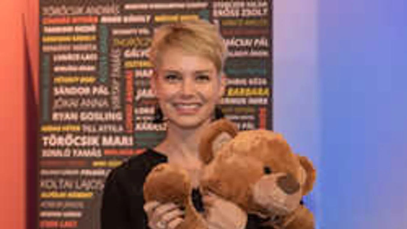 Fantasztikus örömhírt jelentett be a magyar színésznő, mindenki örül