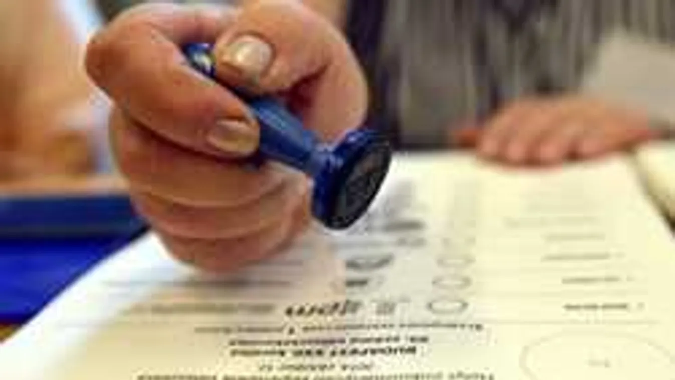 A választók kitartanak a Fidesz mellett