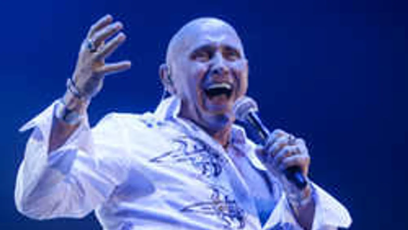 Egy este alatt feltöltötték az énekest