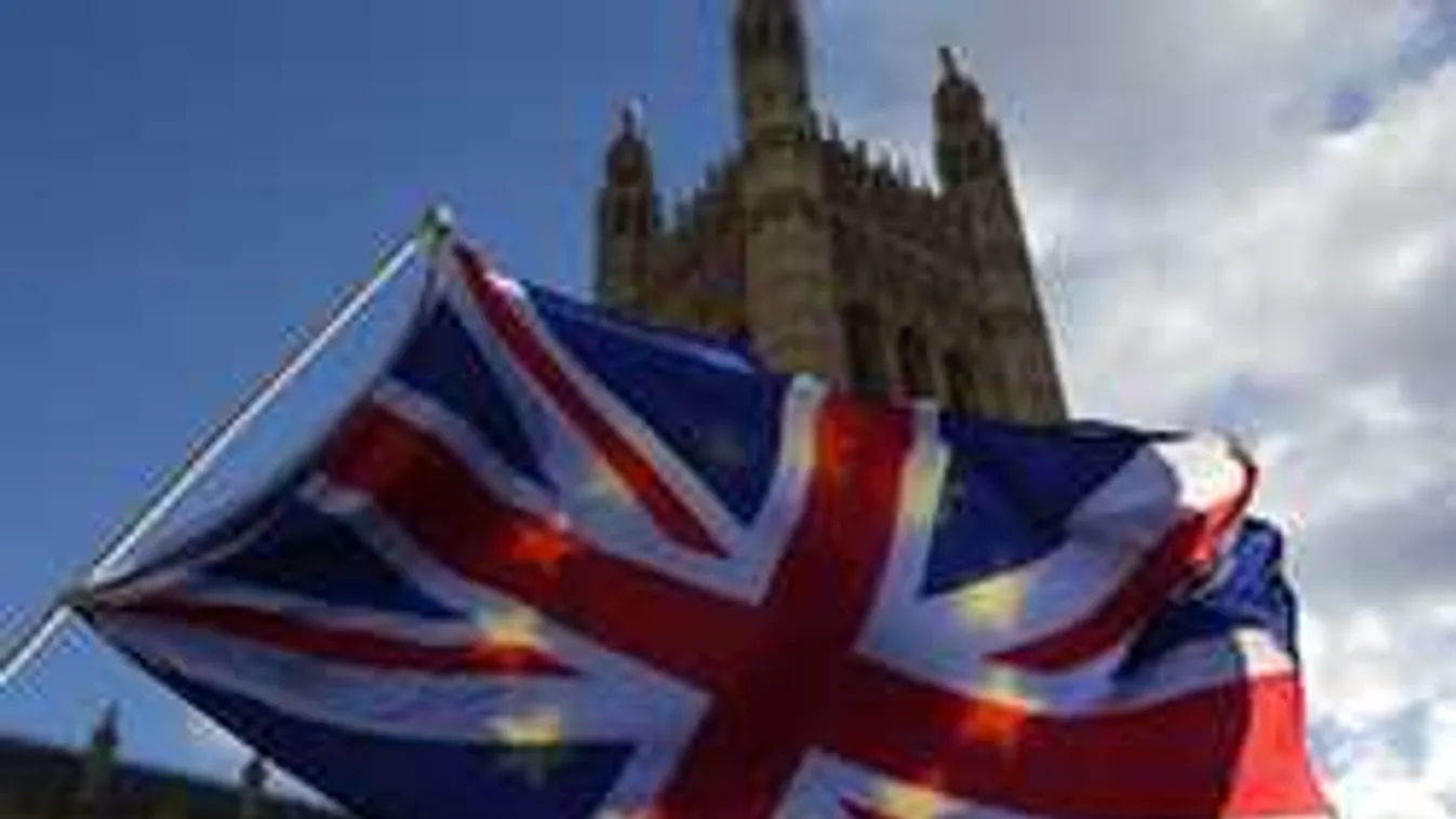 Lassan kiteheti a "Megtelt" táblát Nagy-Britannia