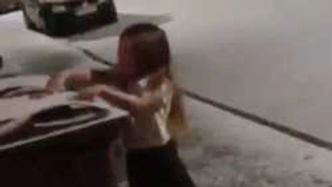 Elképesztő, ezért sikoltozott egy hétéves kislány - Videó