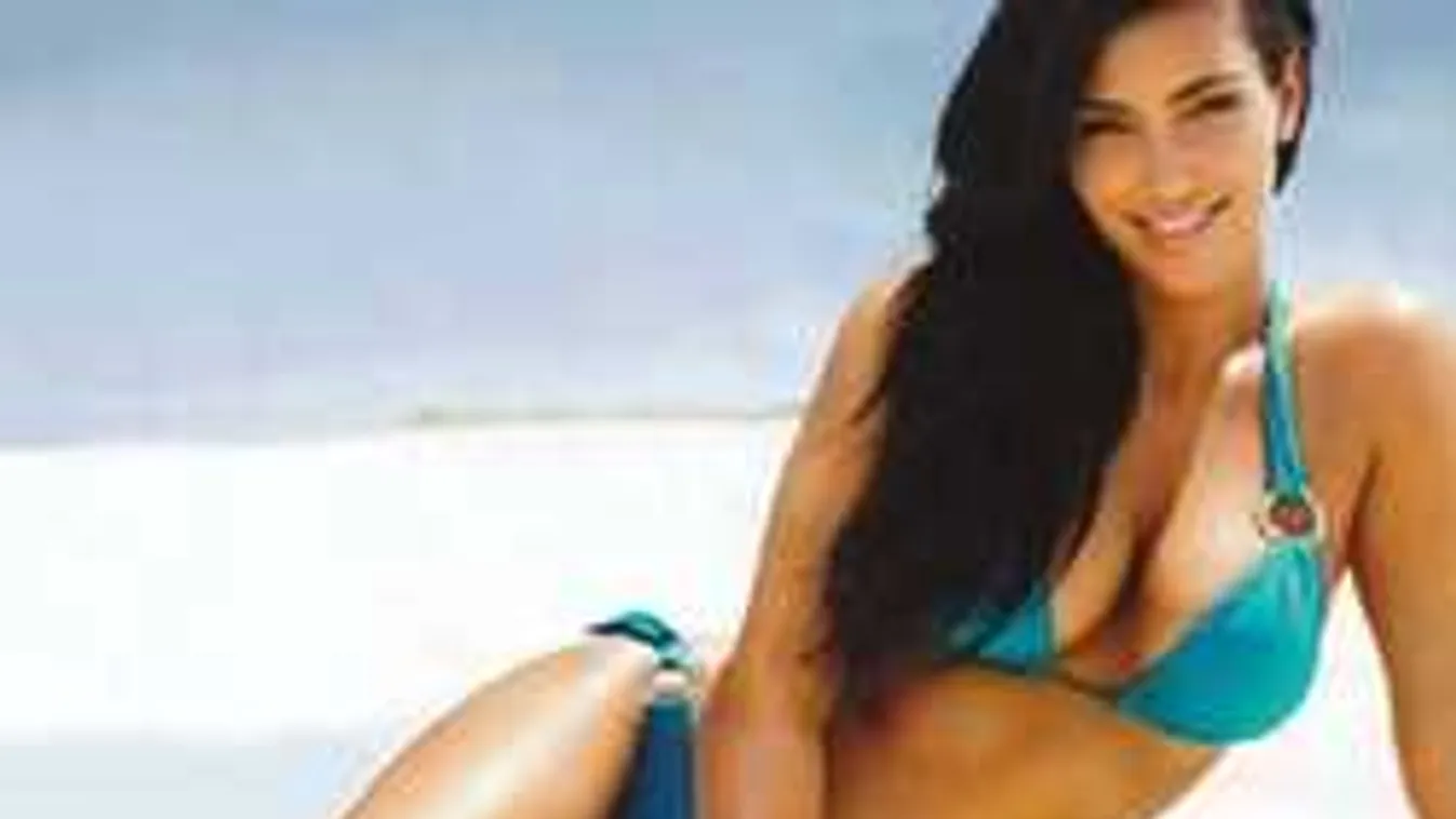 Kim Kardashian szó szerint félpucéran eszik ezen a fotón