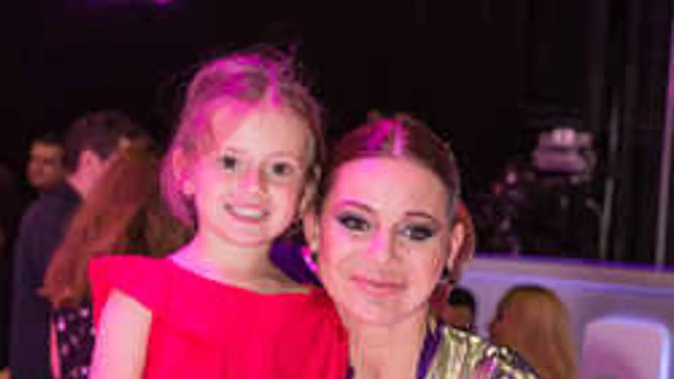 Nincs visszaút, végleg megváltoztatta a külsejét a magyar énekesnő