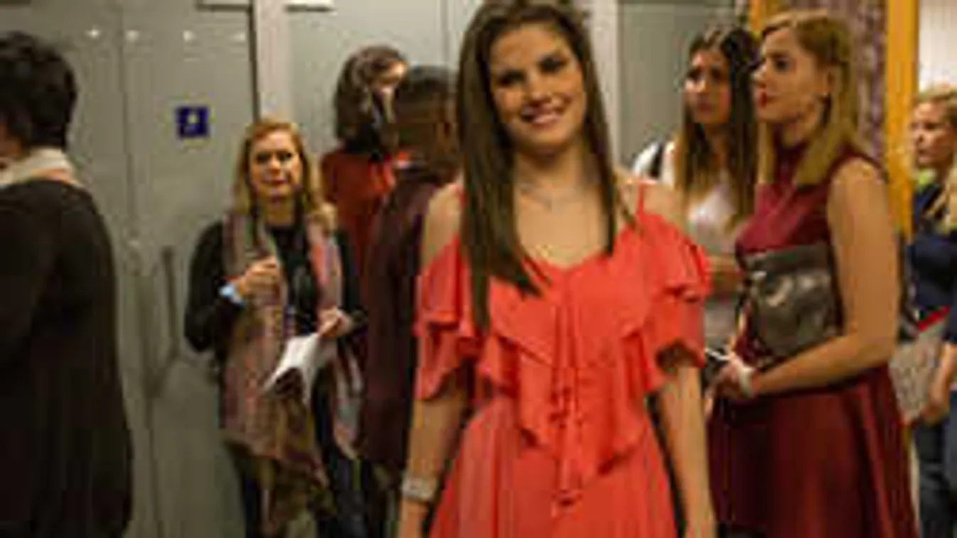 Levetkőzte a gátlásait a látássérült magyar énekesnő