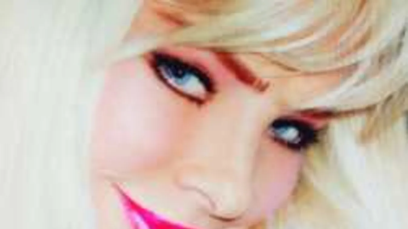 Csak egy fürt szőlő takarja a magyar sztár vénuszdombját -Fotó