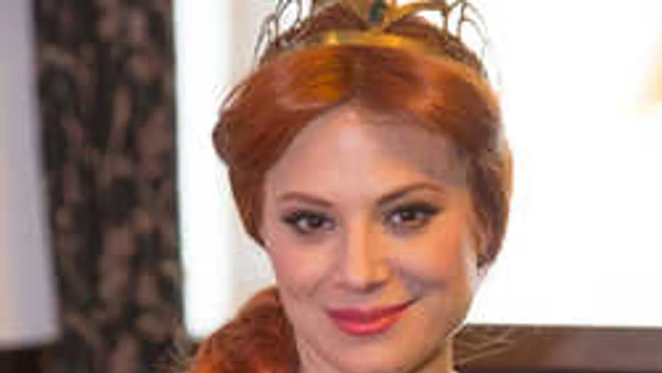 Hatalmas változás Szinetár Dóra életében, így viseli a kisfia