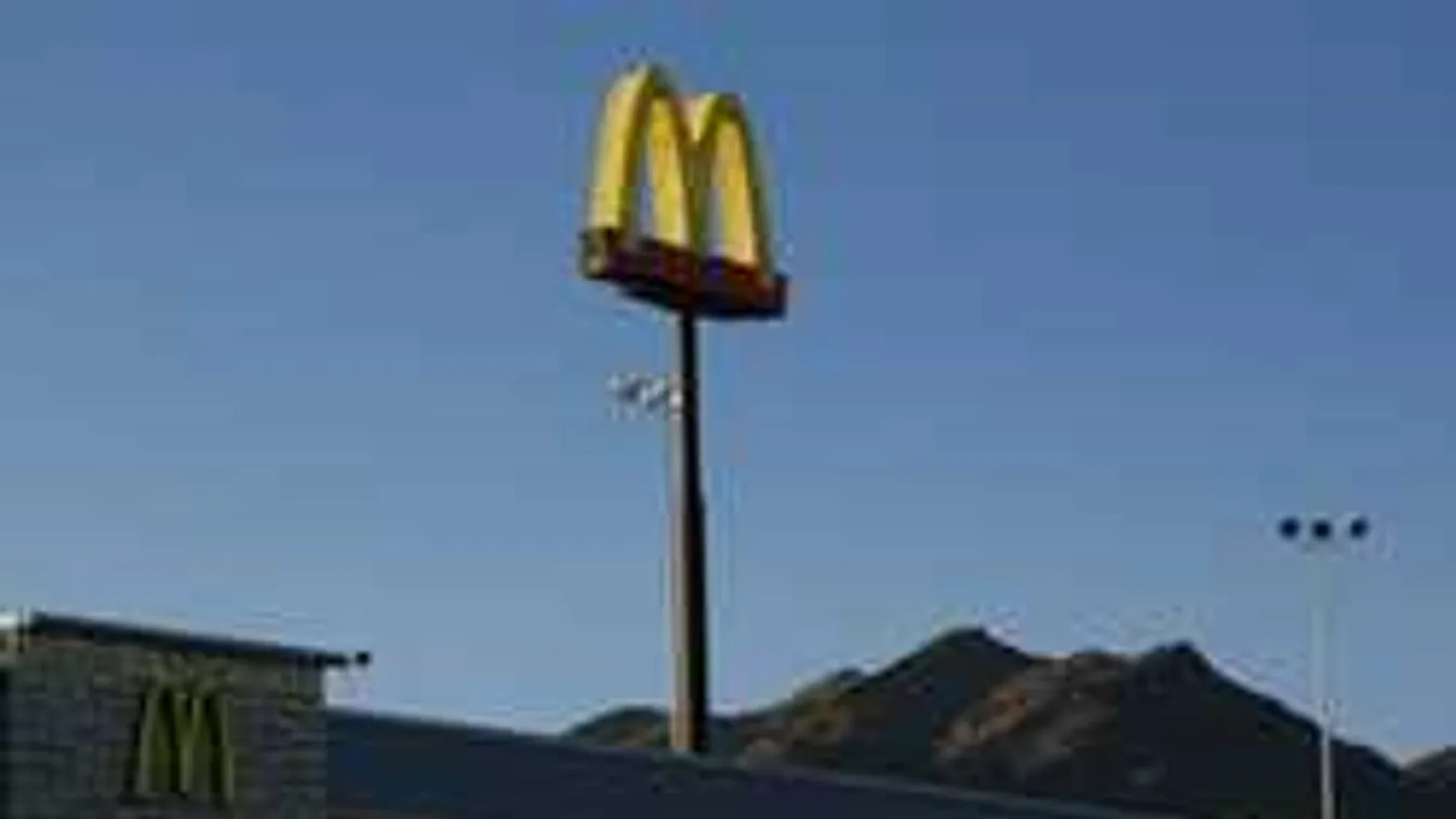 Botrányos jelenet a londoni Mekiben: földre tepertek egy vendéget