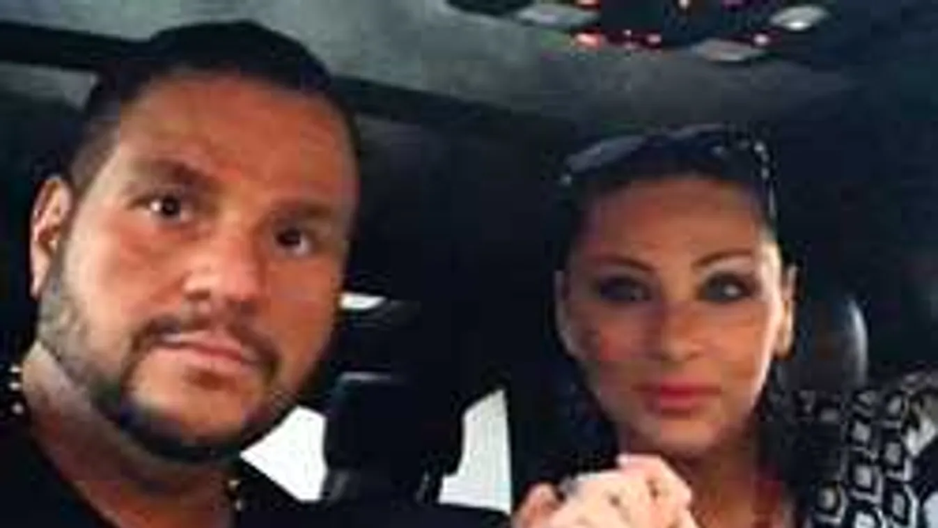 Eltörött a mécses, könnyekben tört ki a magyar énekes és felesége