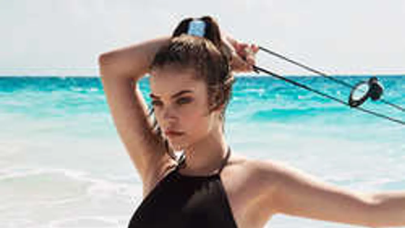 Így rohangál szinte pucéran az öltözőben Palvin Barbi - Videó