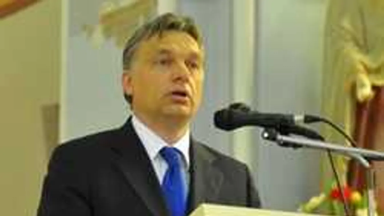 Vagy nyugdíjat emelünk, vagy a migránsokra költjük a pénzt