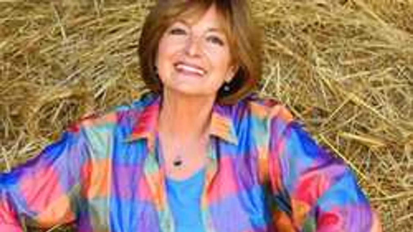 Meztelen képek miatt tiltotta le a Facebook a legendás magyar tévést