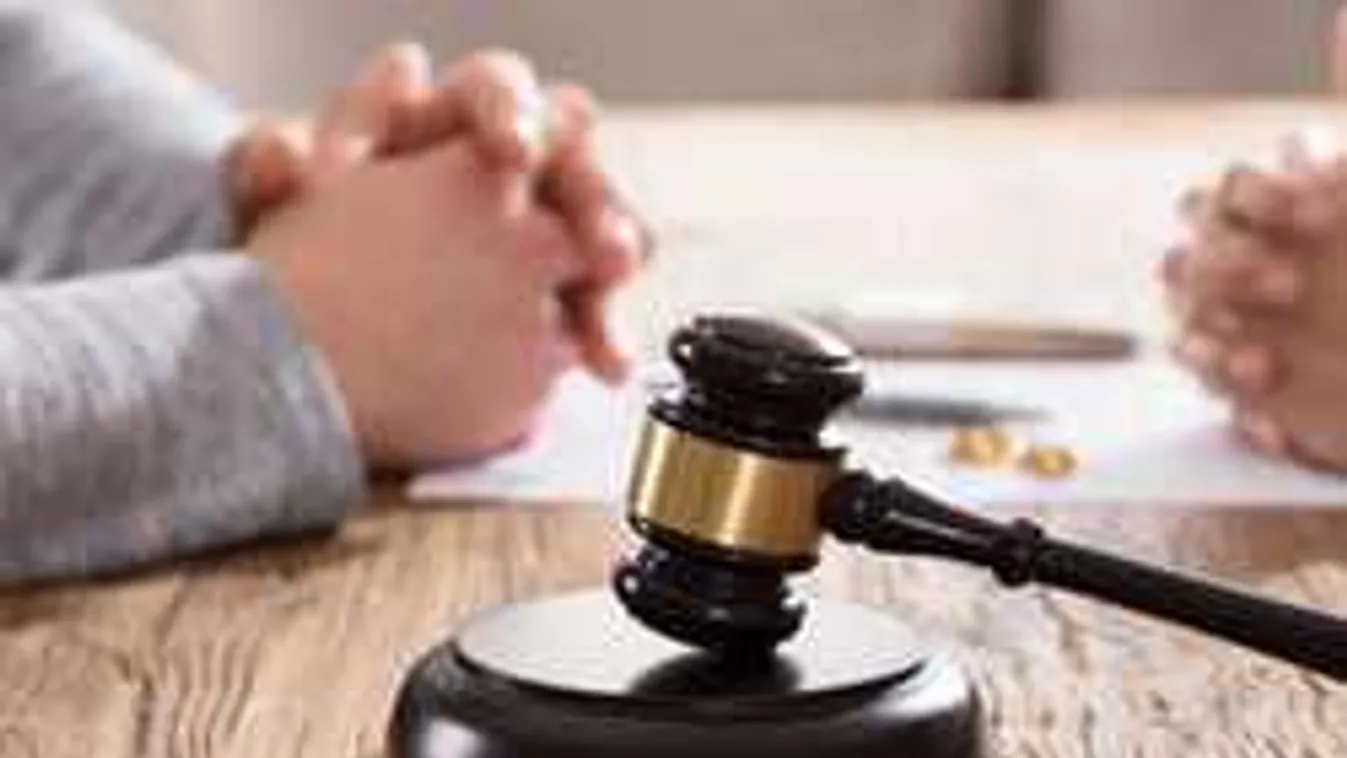 Eldurvult a válóper: Még az ügyvédet is sokkolta a perverz szexvideó