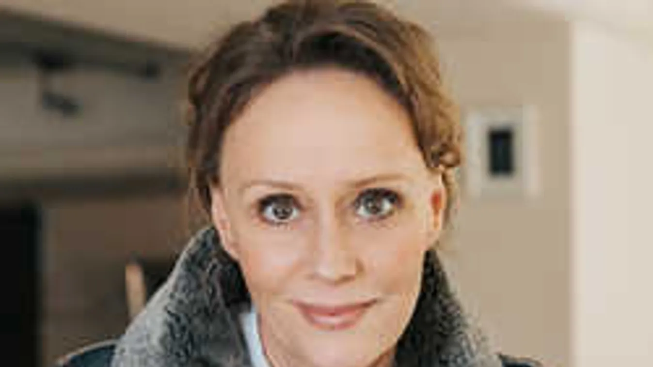 Búvárok mentették ki a medencéből a fuldokló magyar színészeket