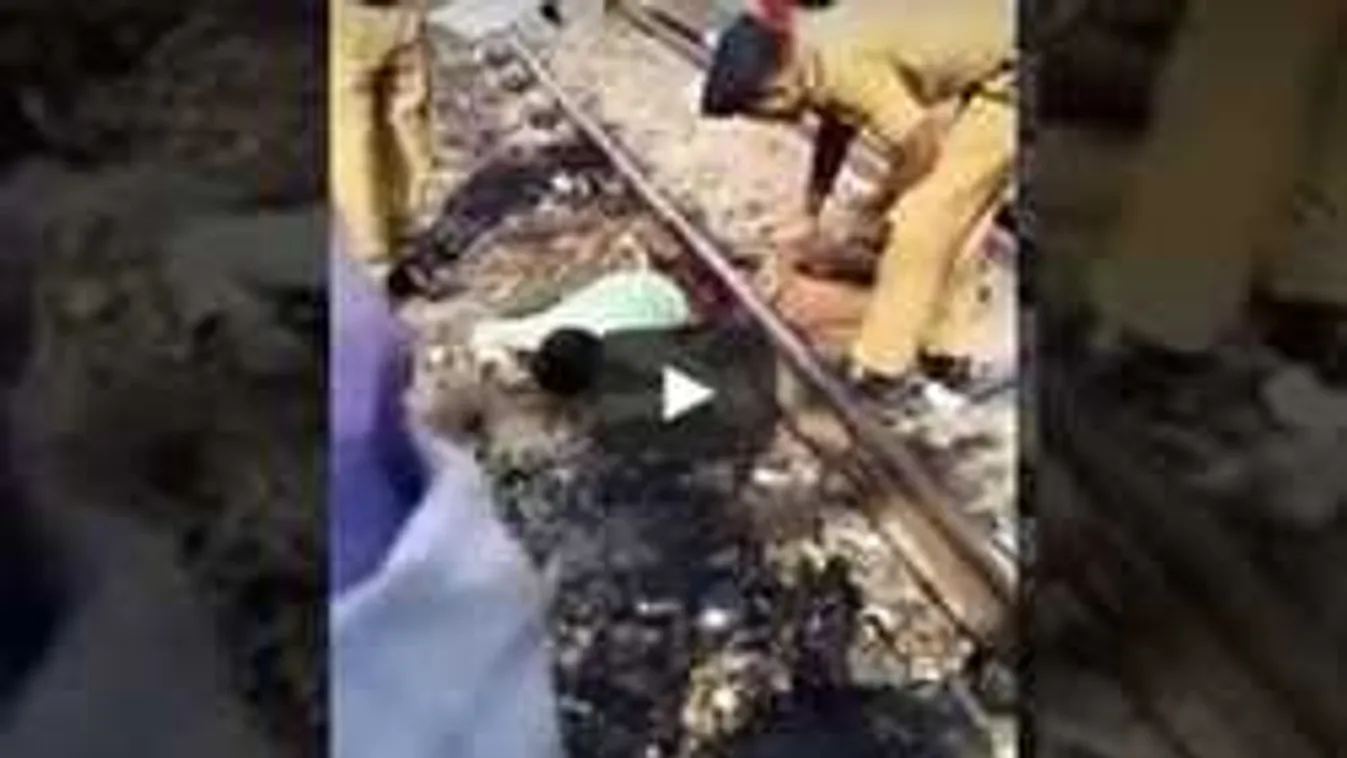 Még élt a férfi, miután kettévágta a vonat - Sokkoló videó!!!